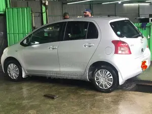Toyota Vitz 2007 Car (Used)