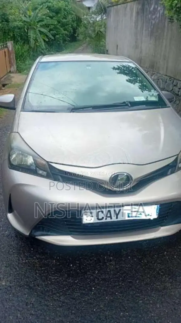 Toyota Vitz 2015 Car (Used)