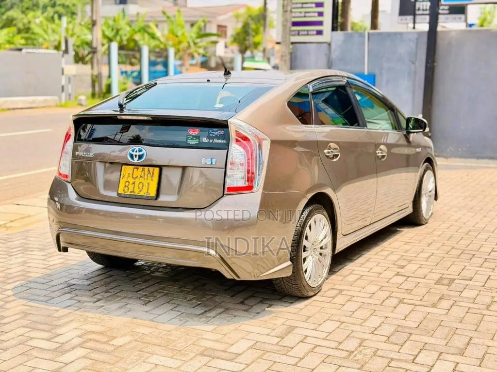 Toyota Prius 2014 Car (Used)