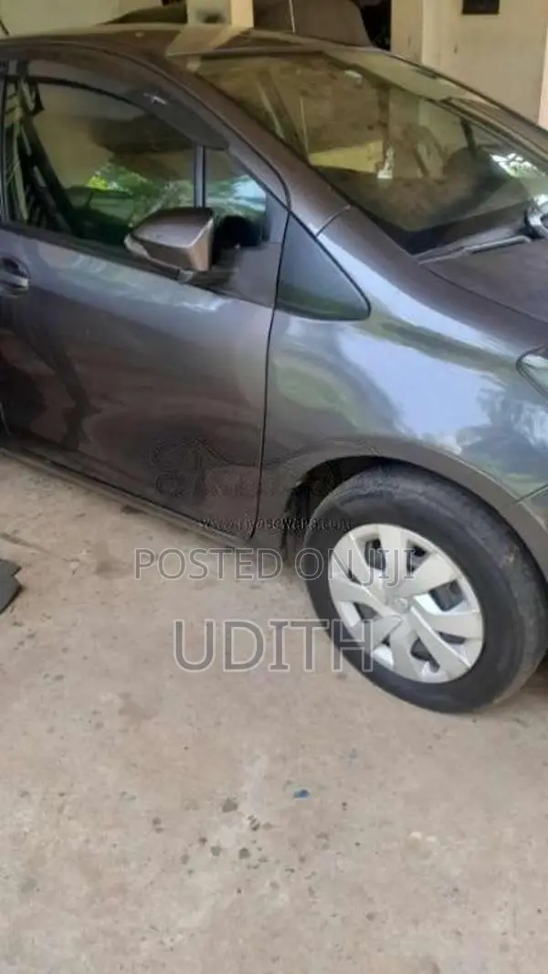 Toyota Vitz 2015 Car (Used)