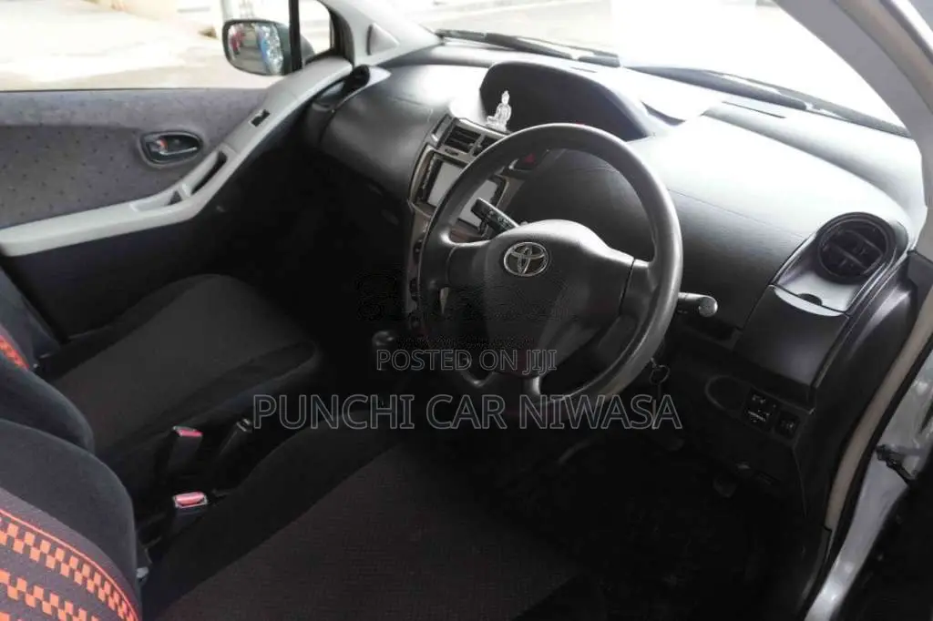 Toyota Vitz 2008 Car (Used)