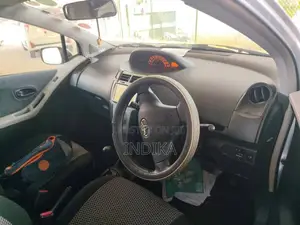 Toyota Vitz 2009 Car (Used)