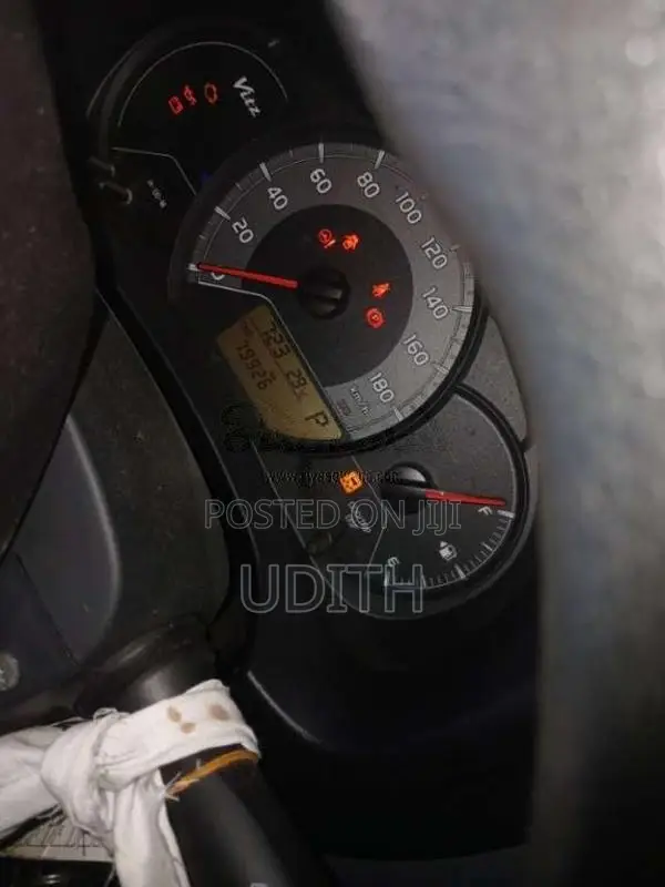 Toyota Vitz 2015 Car (Used)