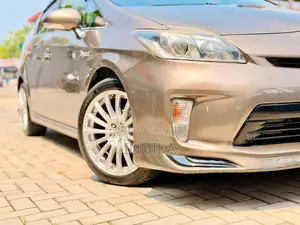 Toyota Prius 2014 Car (Used)