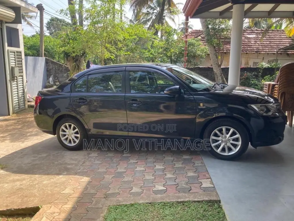 Toyota Axio 2013 Car (Used)