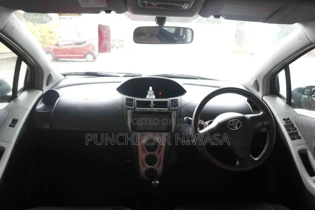Toyota Vitz 2008 Car (Used)