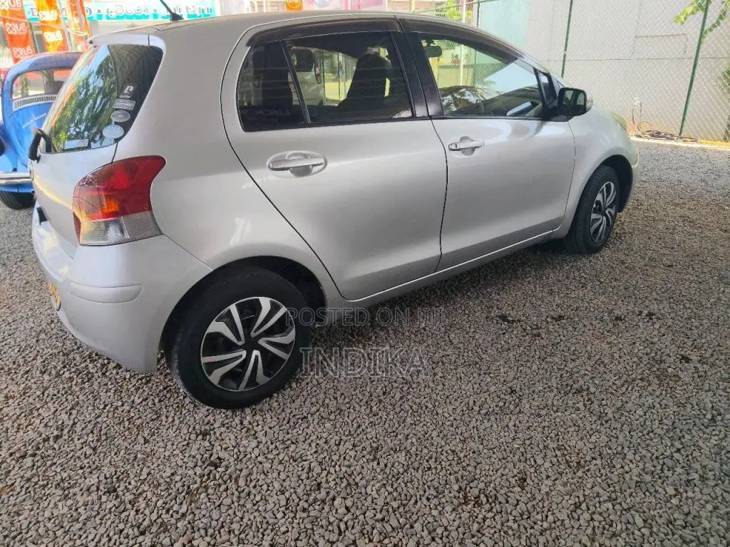 Toyota Vitz 2009 Car (Used)