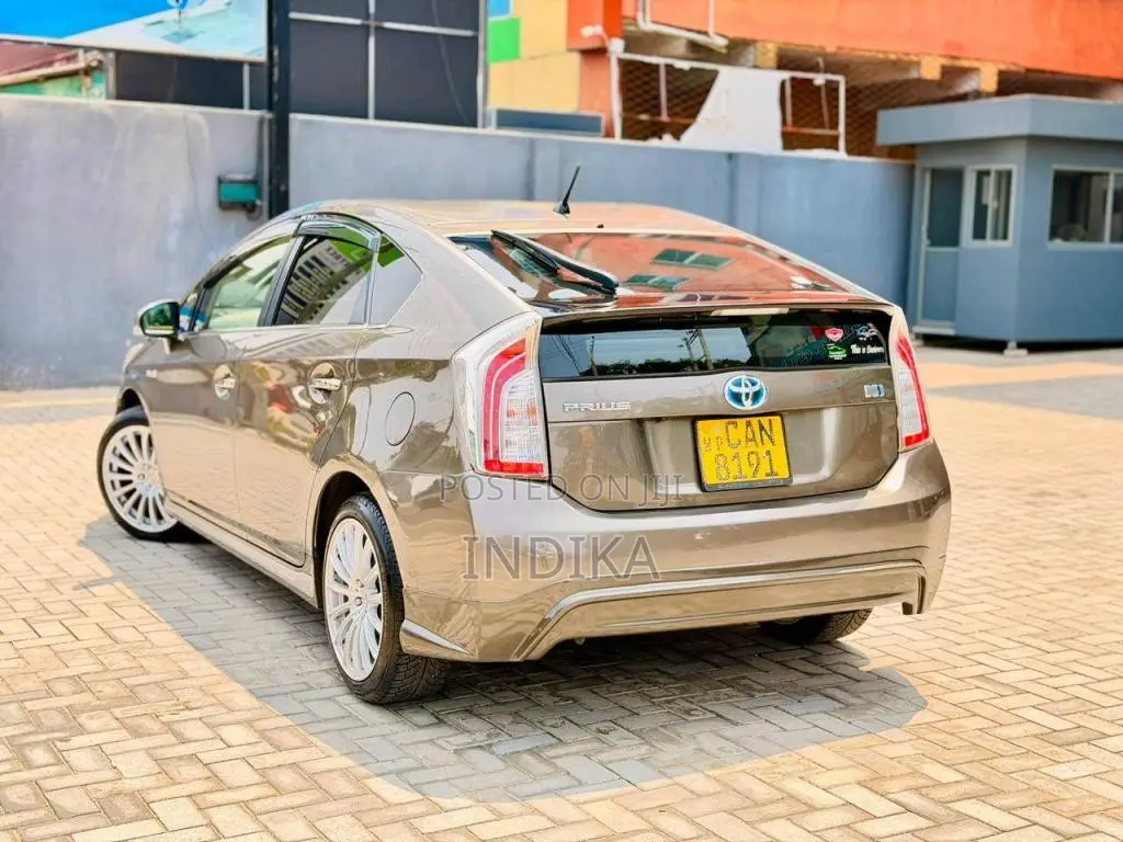 Toyota Prius 2014 Car (Used)