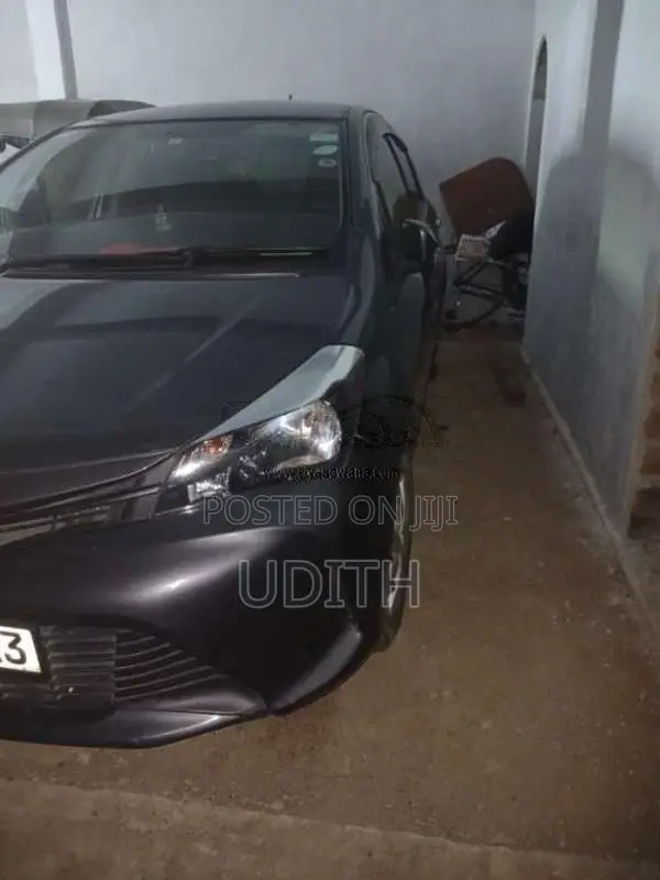 Toyota Vitz 2015 Car (Used)