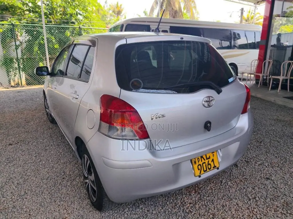 Toyota Vitz 2009 Car (Used)