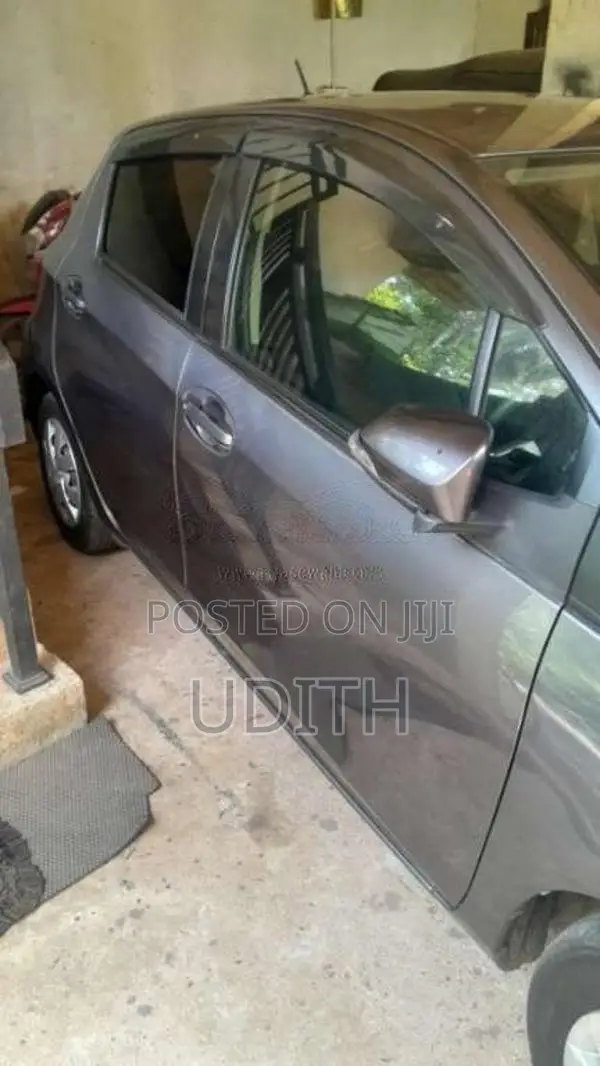 Toyota Vitz 2015 Car (Used)