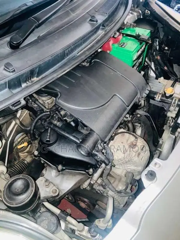 Toyota Vitz 2010 Car (Used)