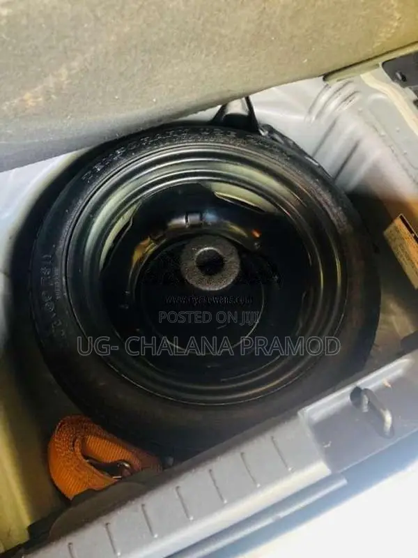 Toyota Vitz 2010 Car (Used)