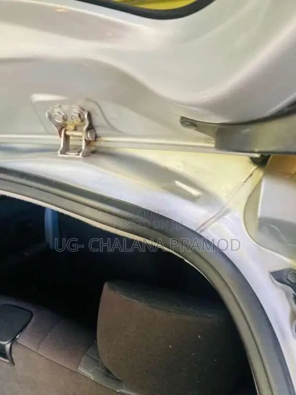 Toyota Vitz 2010 Car (Used)