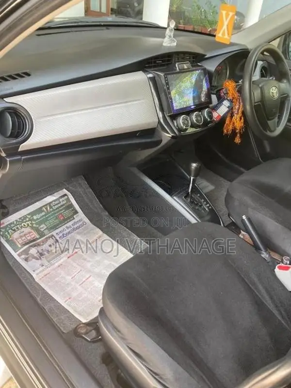 Toyota Axio 2013 Car (Used)