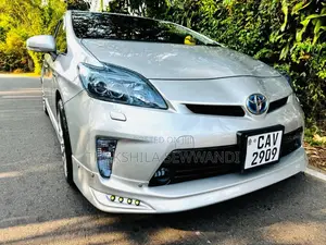 Toyota Prius S TOURING 2017 Car (Used)