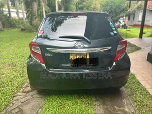 Toyota Vitz 2016 Car (Used)