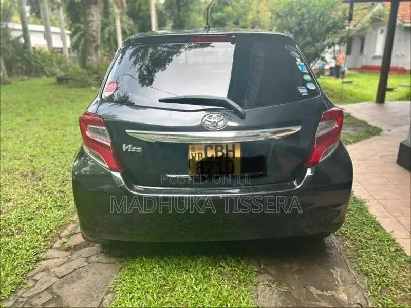 Toyota Vitz 2016 Car (Used)