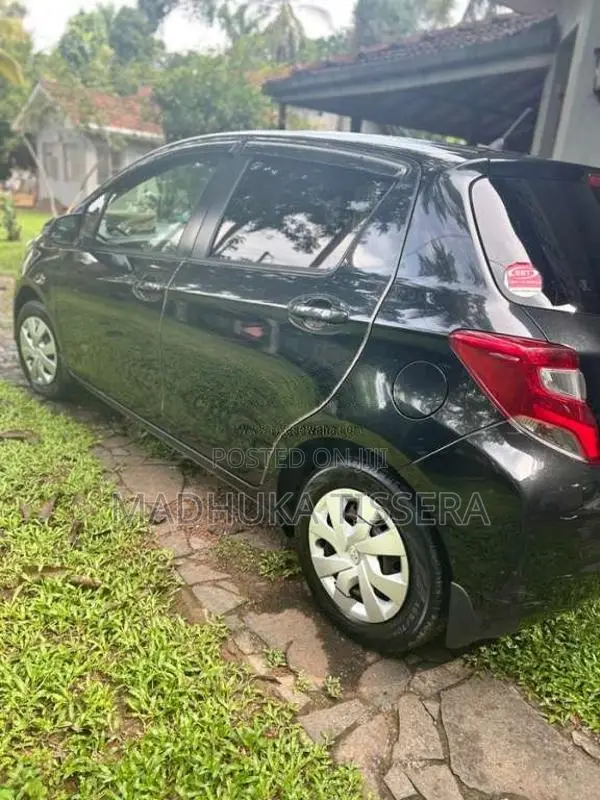 Toyota Vitz 2016 Car (Used)