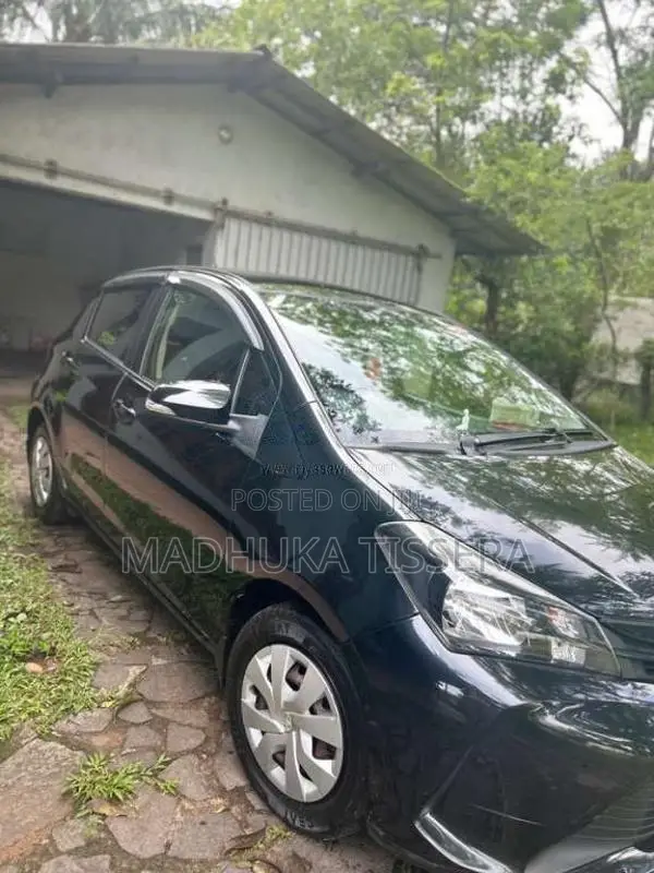 Toyota Vitz 2016 Car (Used)