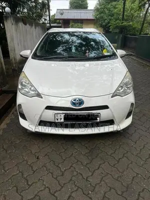 Toyota Aqua 2014 Car (Used)
