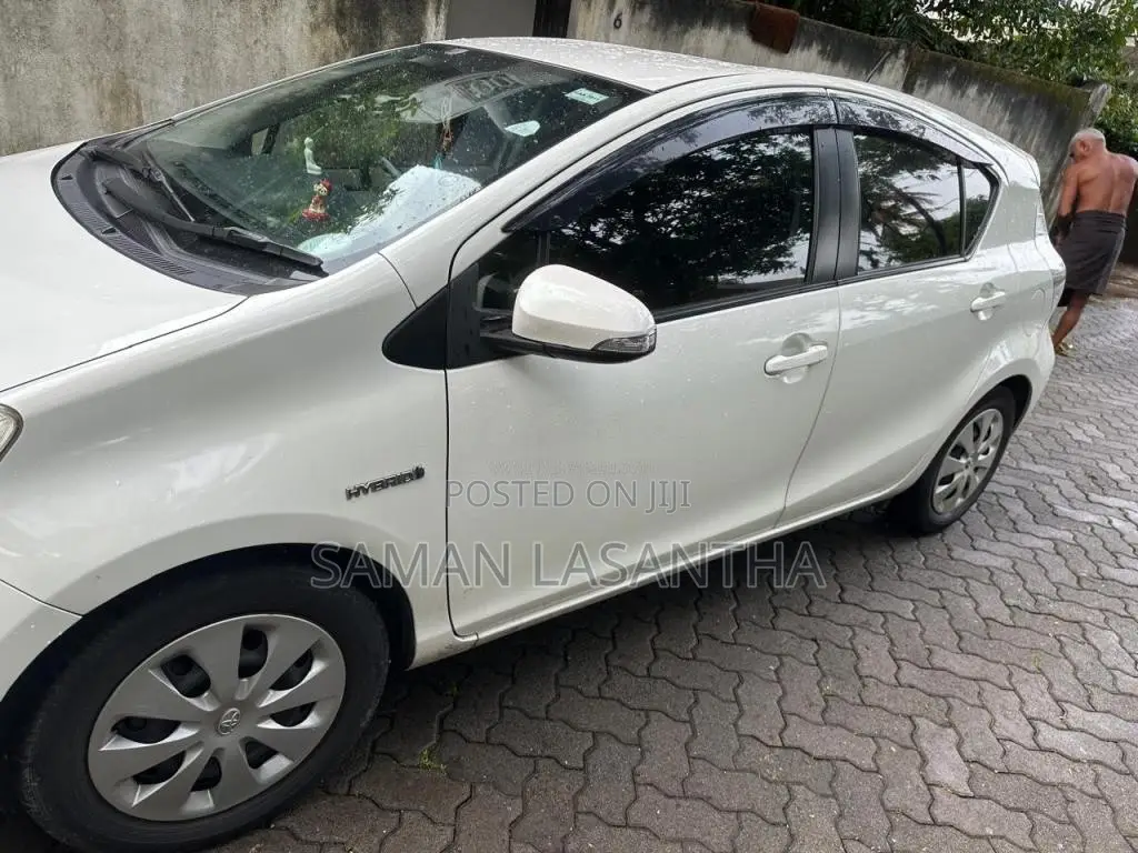 Toyota Aqua 2014 Car (Used)