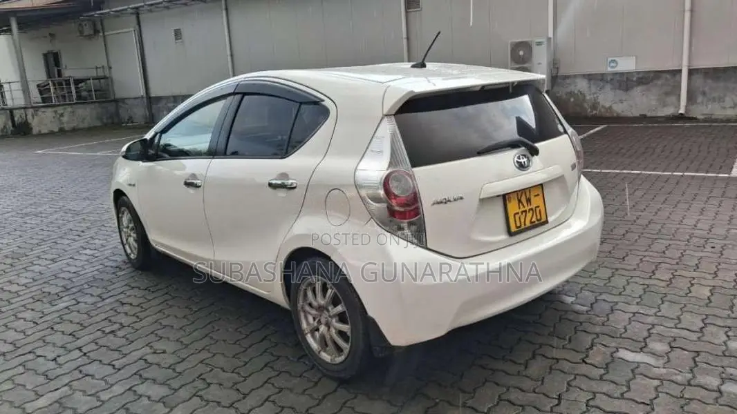 Toyota Aqua 2012 Car (Used)