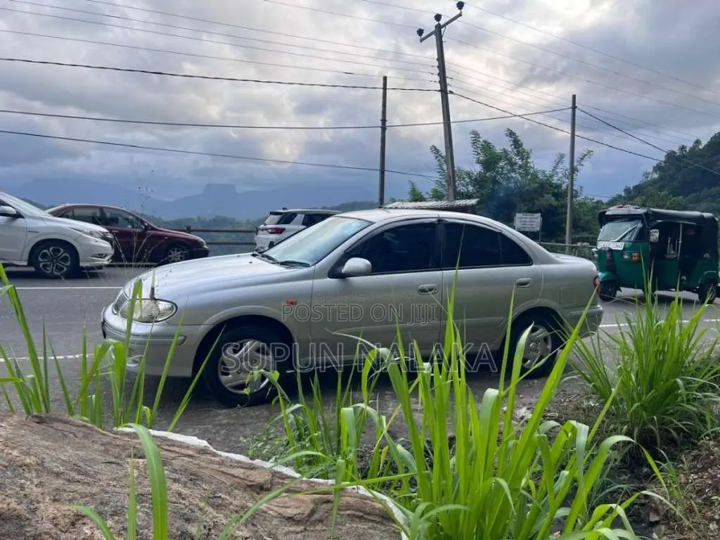 Nissan N16 2001 Car (Used)