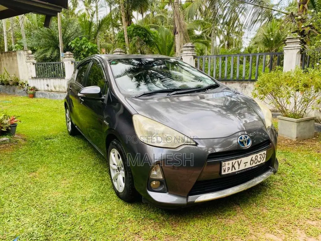 Toyota Aqua 2014 Car (Used)
