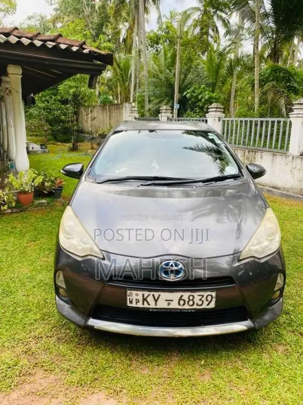 Toyota Aqua 2014 Car (Used)