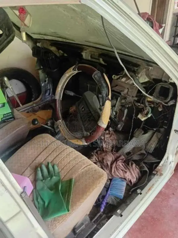 Mitsubishi Lancer Box 1982 Car (Used)