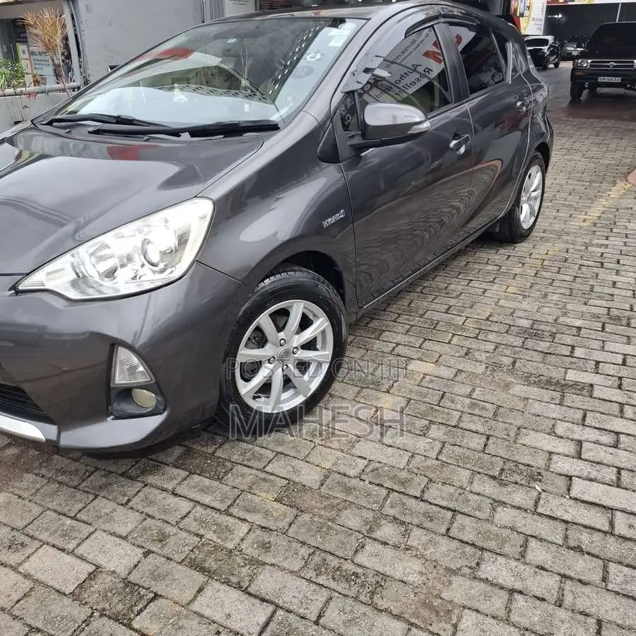 Toyota Aqua 2014 Car (Used)