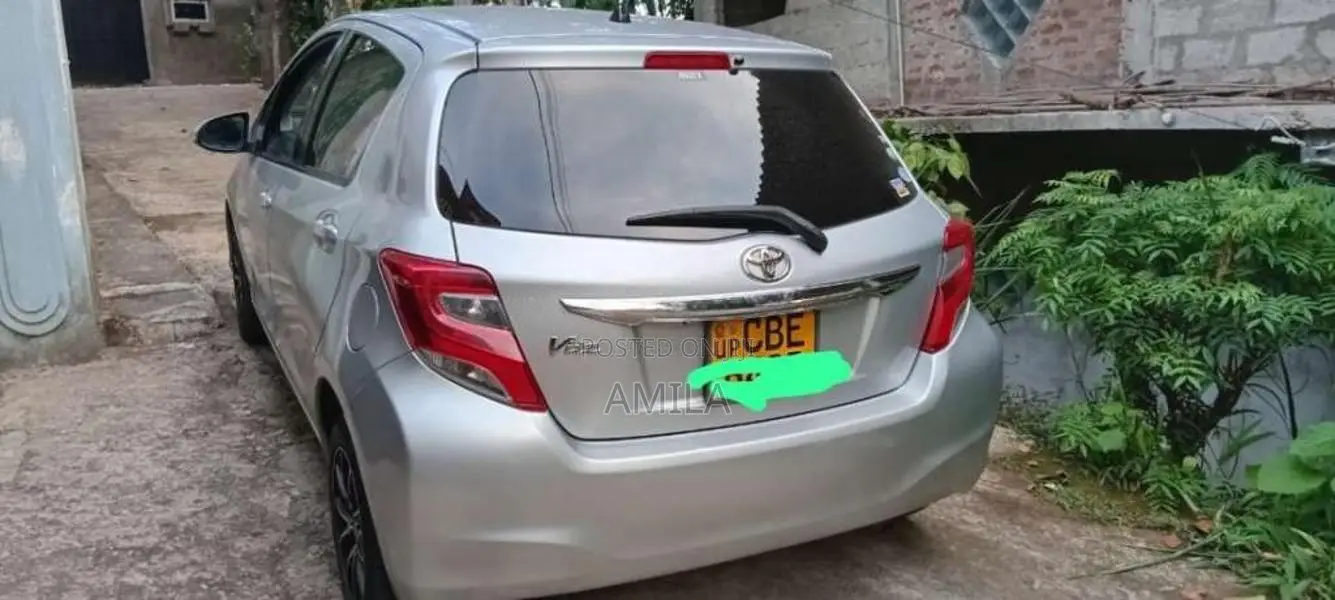 Toyota Vitz 2015 Car (Used)