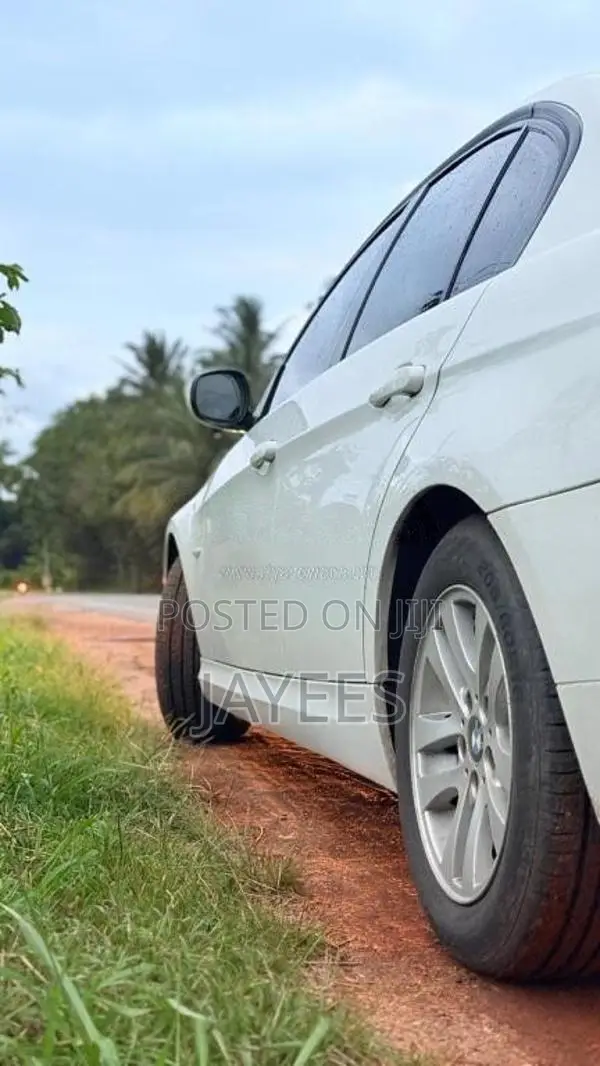 BMW 320i 2011 Car (Used)