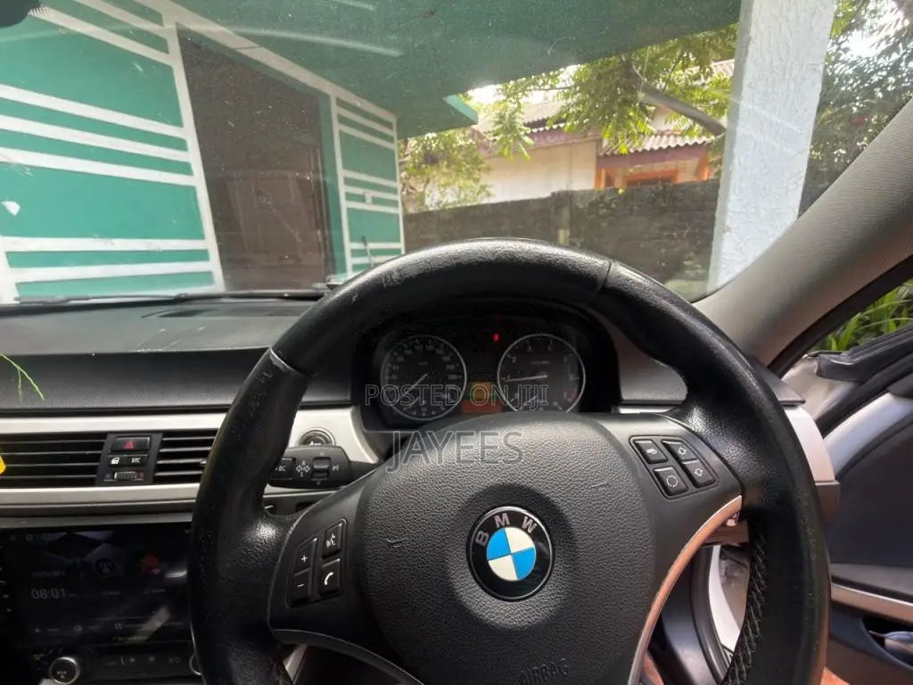 BMW 320i 2011 Car (Used)