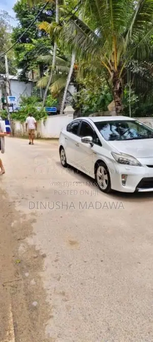 Toyota Prius 2014 Car (Used)