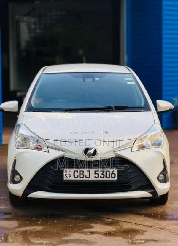 Toyota Vitz 2017 Car (Used)