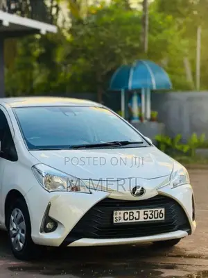 Toyota Vitz 2017 Car (Used)