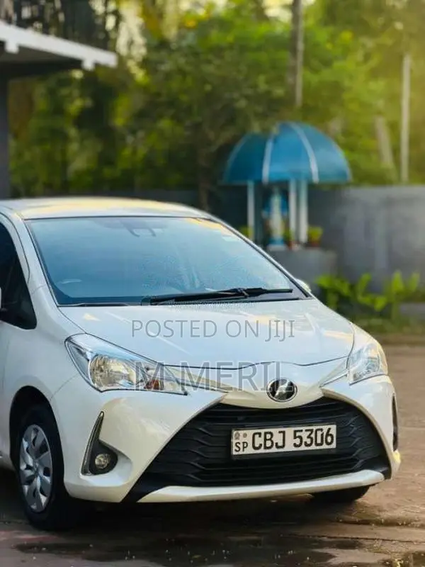 Toyota Vitz 2017 Car (Used)