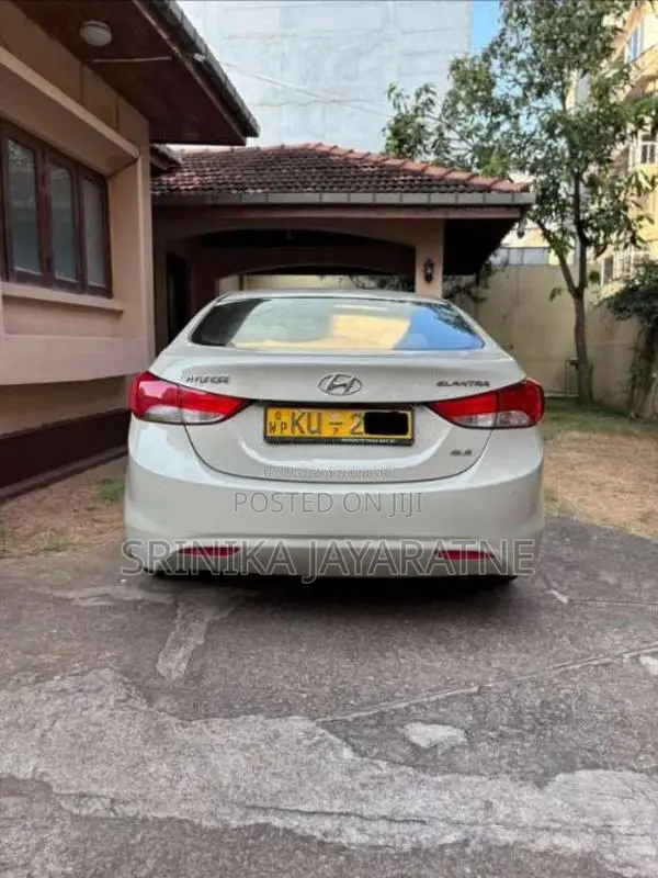 Hyundai Elantra 2012 Car (Used)
