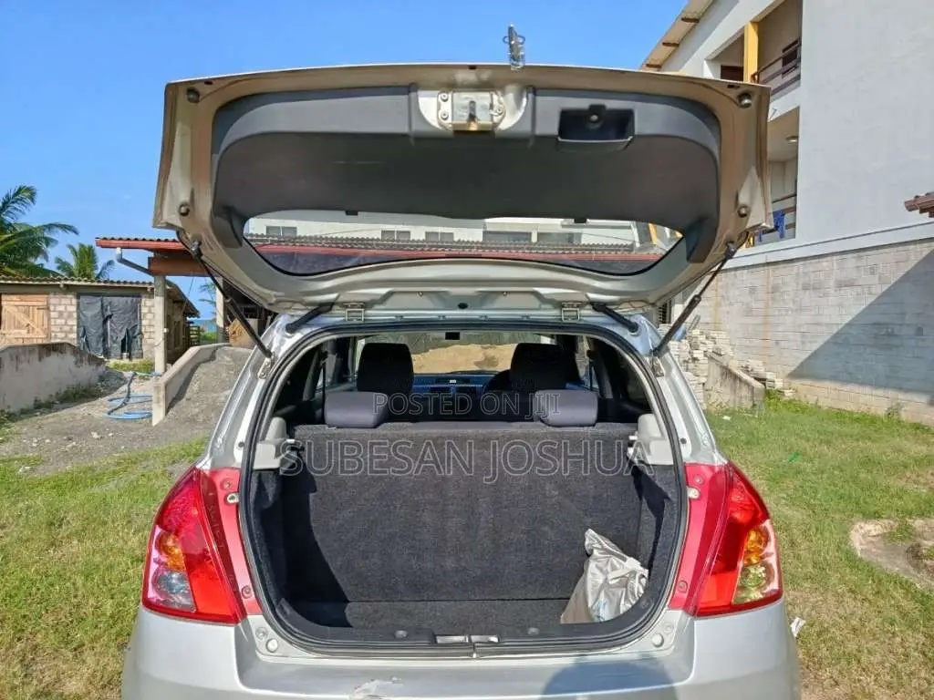 Suzuki Swift 2010 Car (Used)
