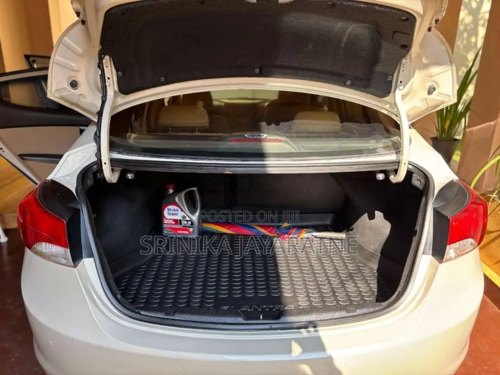 Hyundai Elantra 2012 Car (Used)