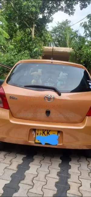 Toyota Vitz 2005 Car (Used)
