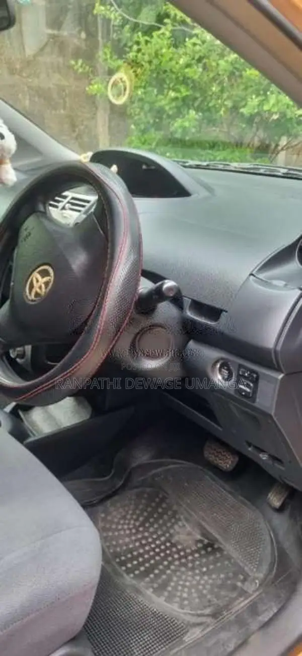 Toyota Vitz 2005 Car (Used)