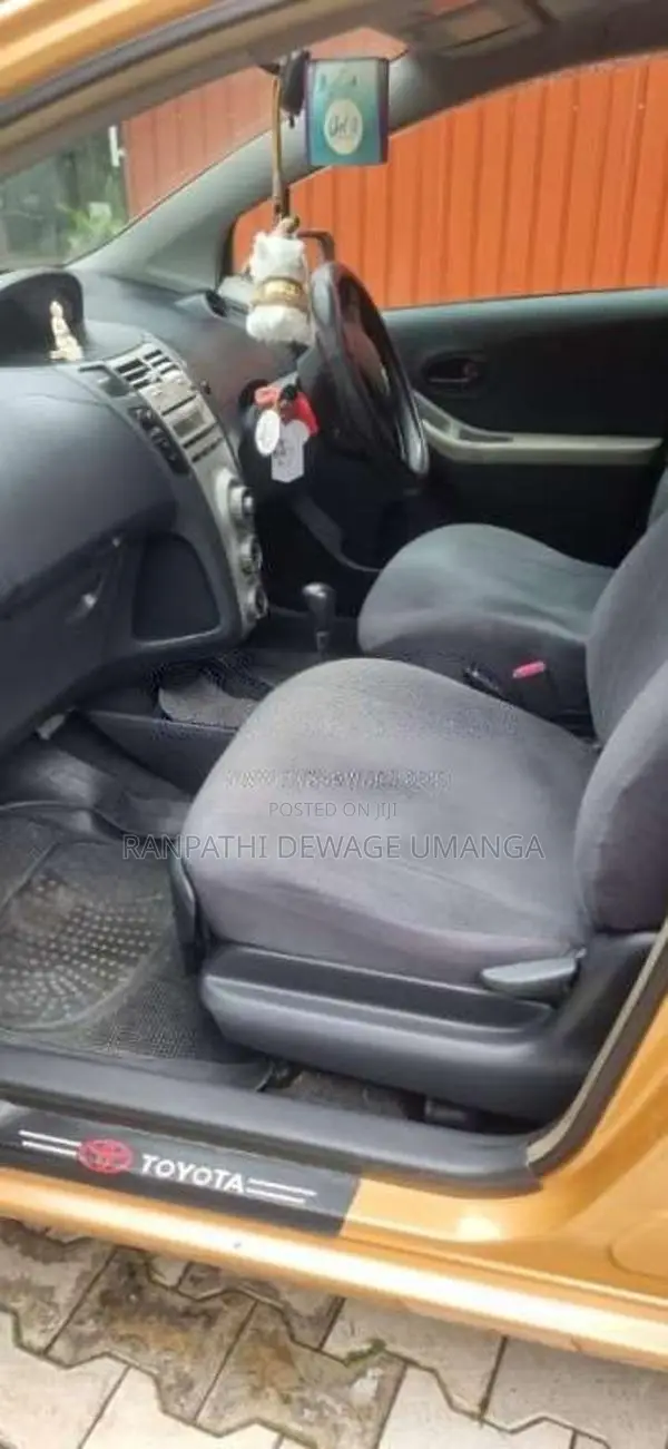 Toyota Vitz 2005 Car (Used)