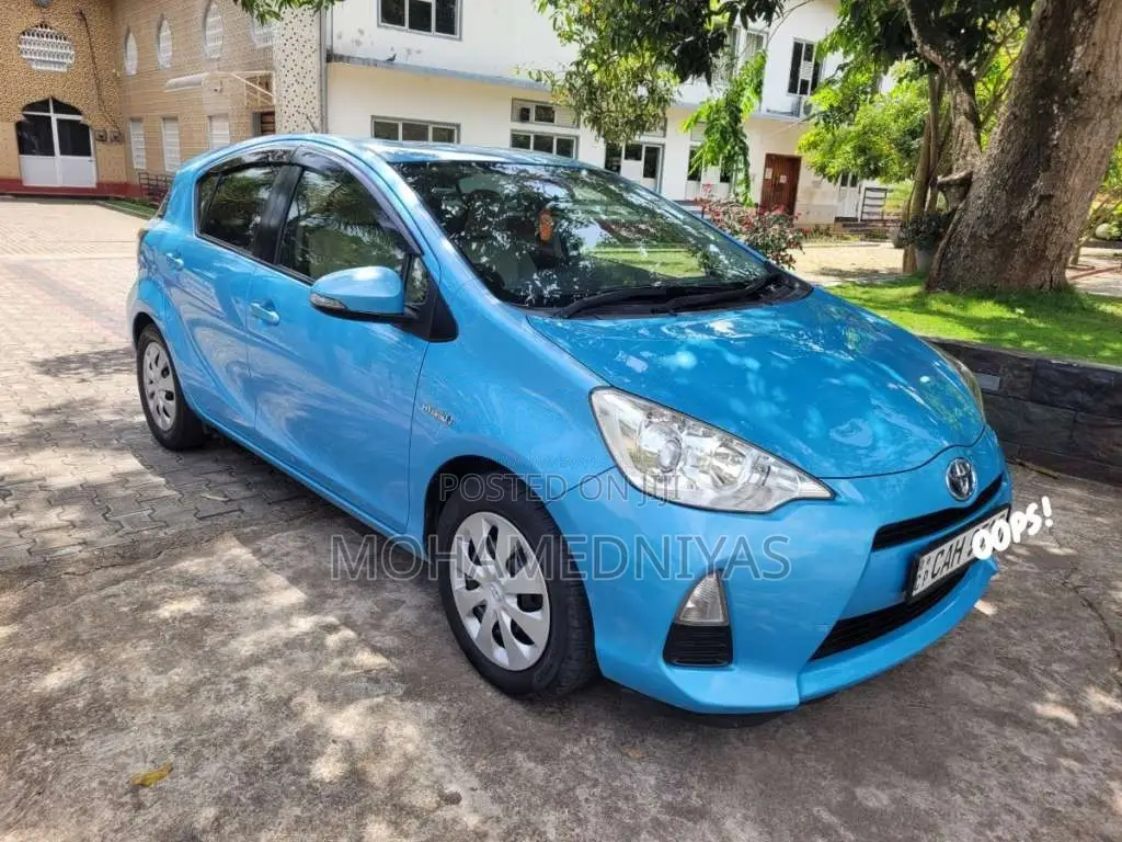Toyota Aqua 2012 Car (Used)