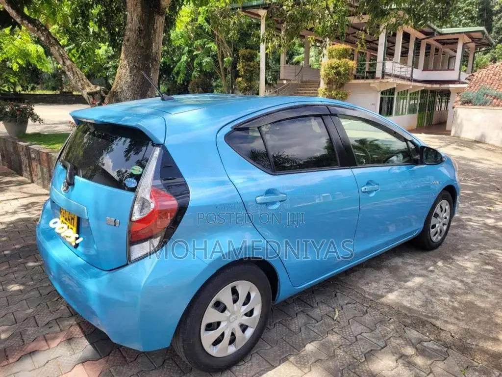 Toyota Aqua 2012 Car (Used)