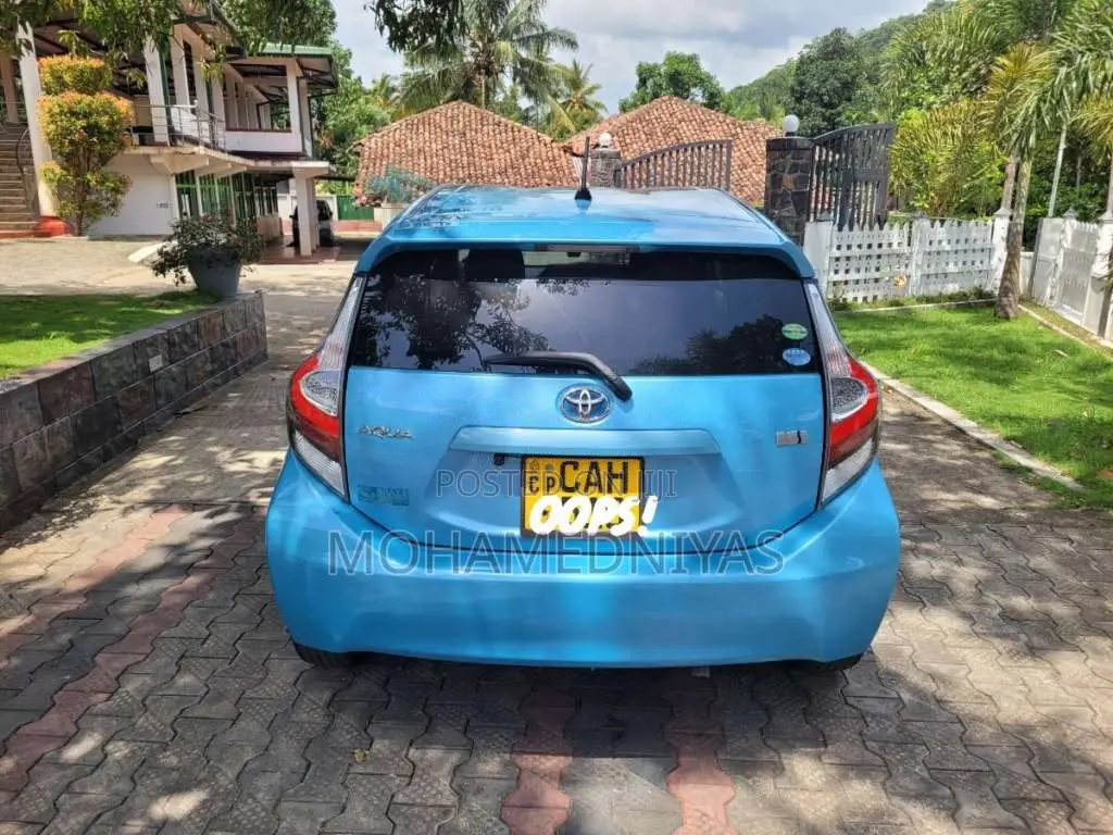 Toyota Aqua 2012 Car (Used)