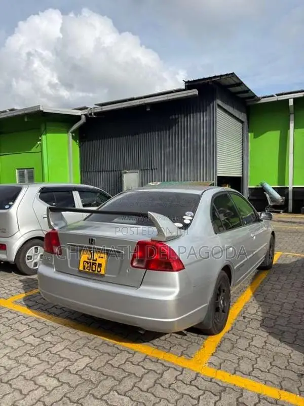 Honda Civic ES 2000 Car (Used)