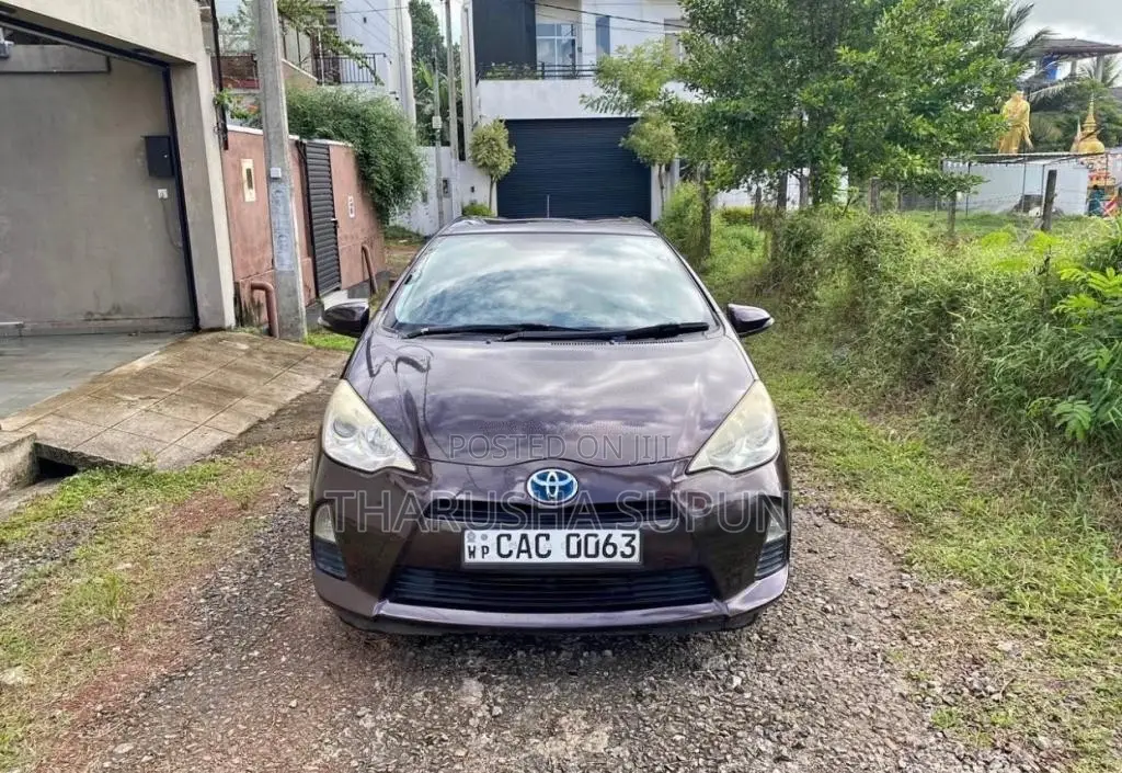 Toyota Aqua 2014 Car (Used)